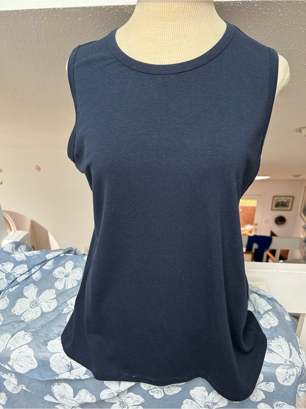 J. McLaughlin Navy Sleeveless Crewneck Tank